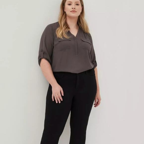 Torrid NWT Harper Iron Dark Grey Button Collarless 3/4 Sleeve Pullover Blouse - Picture 3 of 11